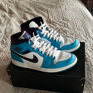 Air Jordan 1 Mid “Hornets”